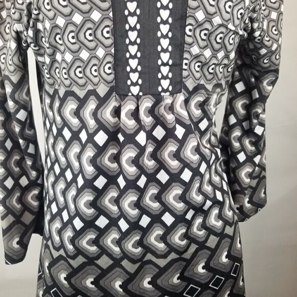 Dress by WHITE MARK COUTURE COLLECTION. SIZE M. BROWN WHITE GEOMETRIC DESIGN - Picture 3 of 16